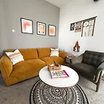 Apartment Center 1bdr *