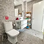 Center 1bdr Apartment *