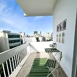 Center 1bdr Apartment *