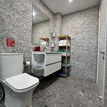 Center 1bdr Apartment *